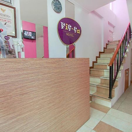 Urbanview Hotel Fiffa Kauman Malang Esterno foto