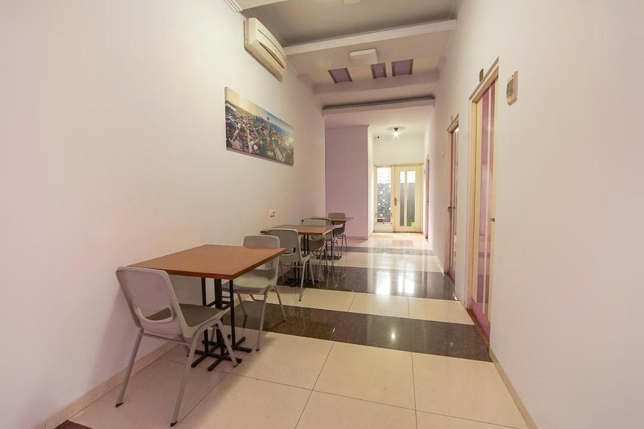 Urbanview Hotel Fiffa Kauman Malang Esterno foto