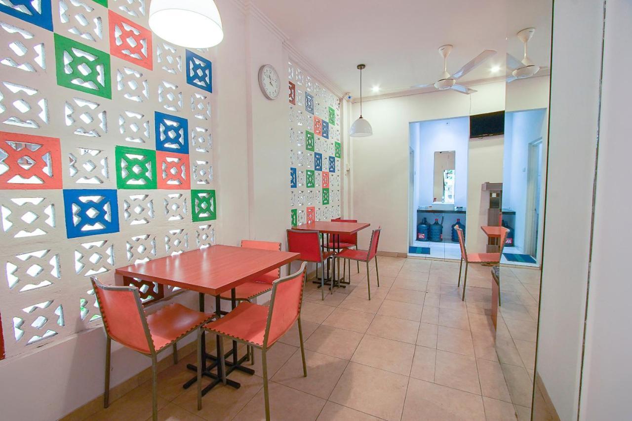 Urbanview Hotel Fiffa Kauman Malang Esterno foto