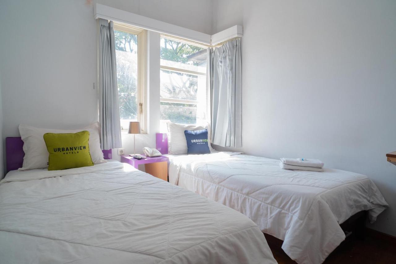 Urbanview Hotel Fiffa Kauman Malang Esterno foto