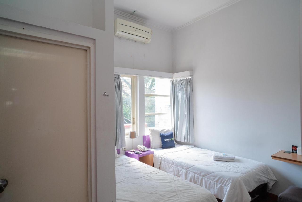 Urbanview Hotel Fiffa Kauman Malang Esterno foto