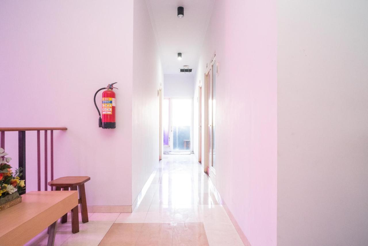 Urbanview Hotel Fiffa Kauman Malang Esterno foto