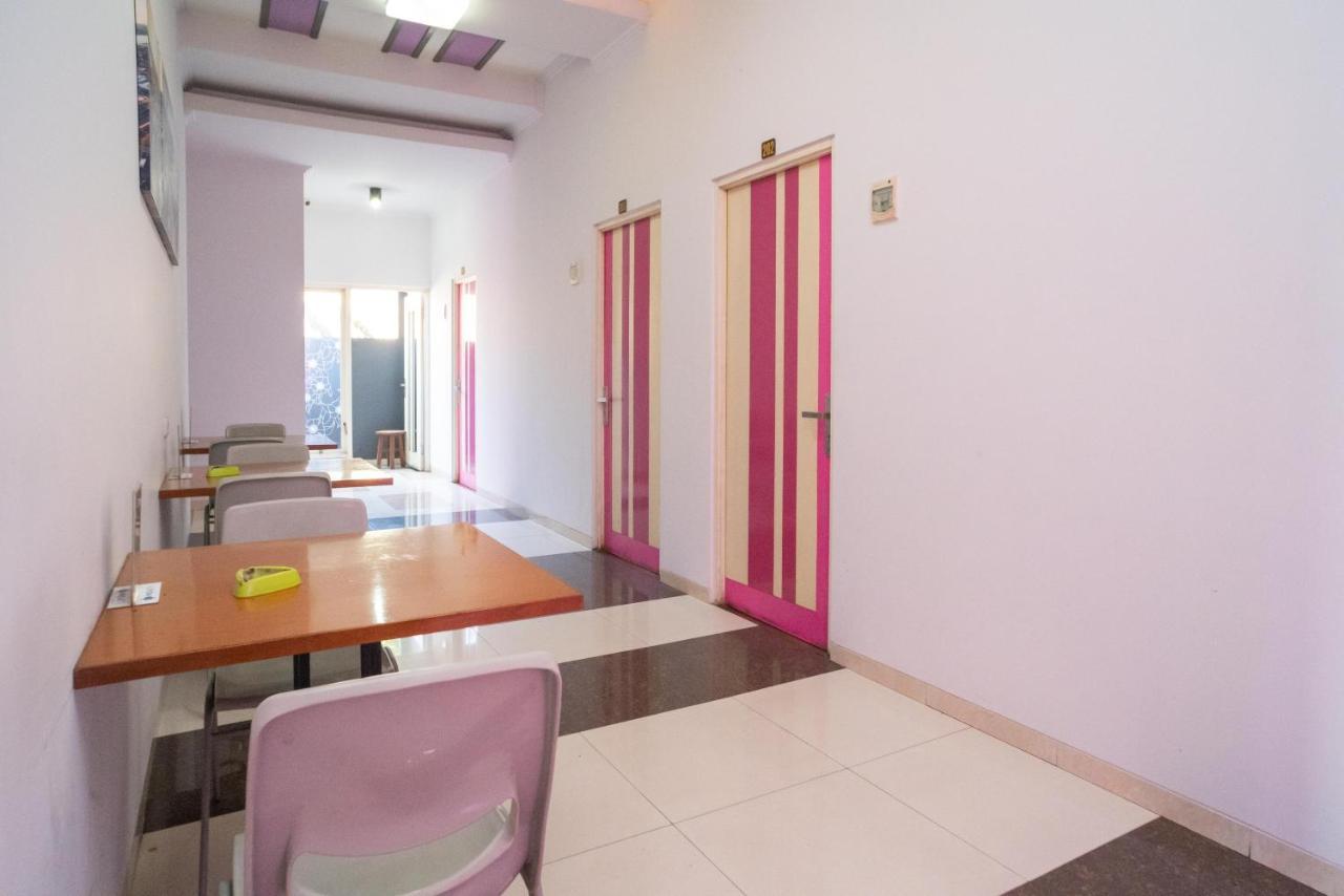 Urbanview Hotel Fiffa Kauman Malang Esterno foto