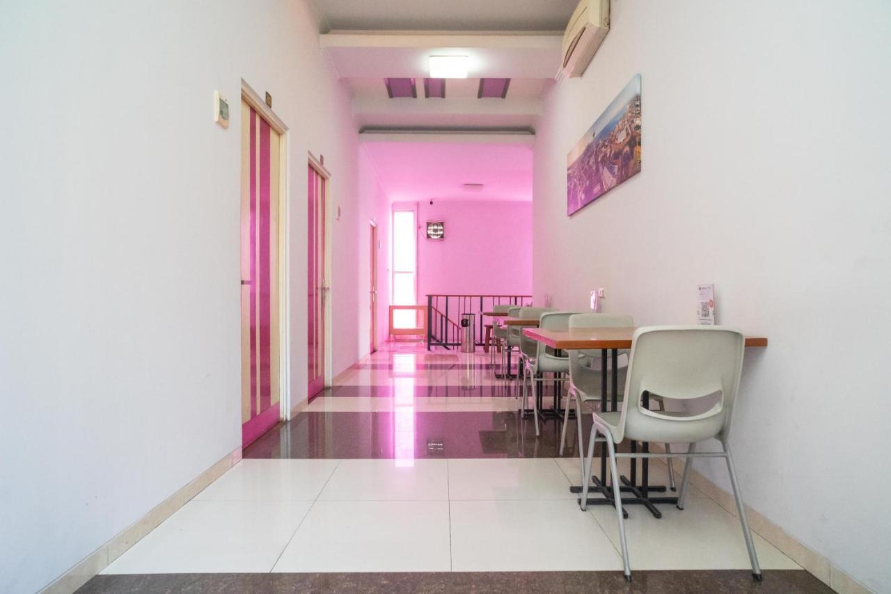 Urbanview Hotel Fiffa Kauman Malang Esterno foto